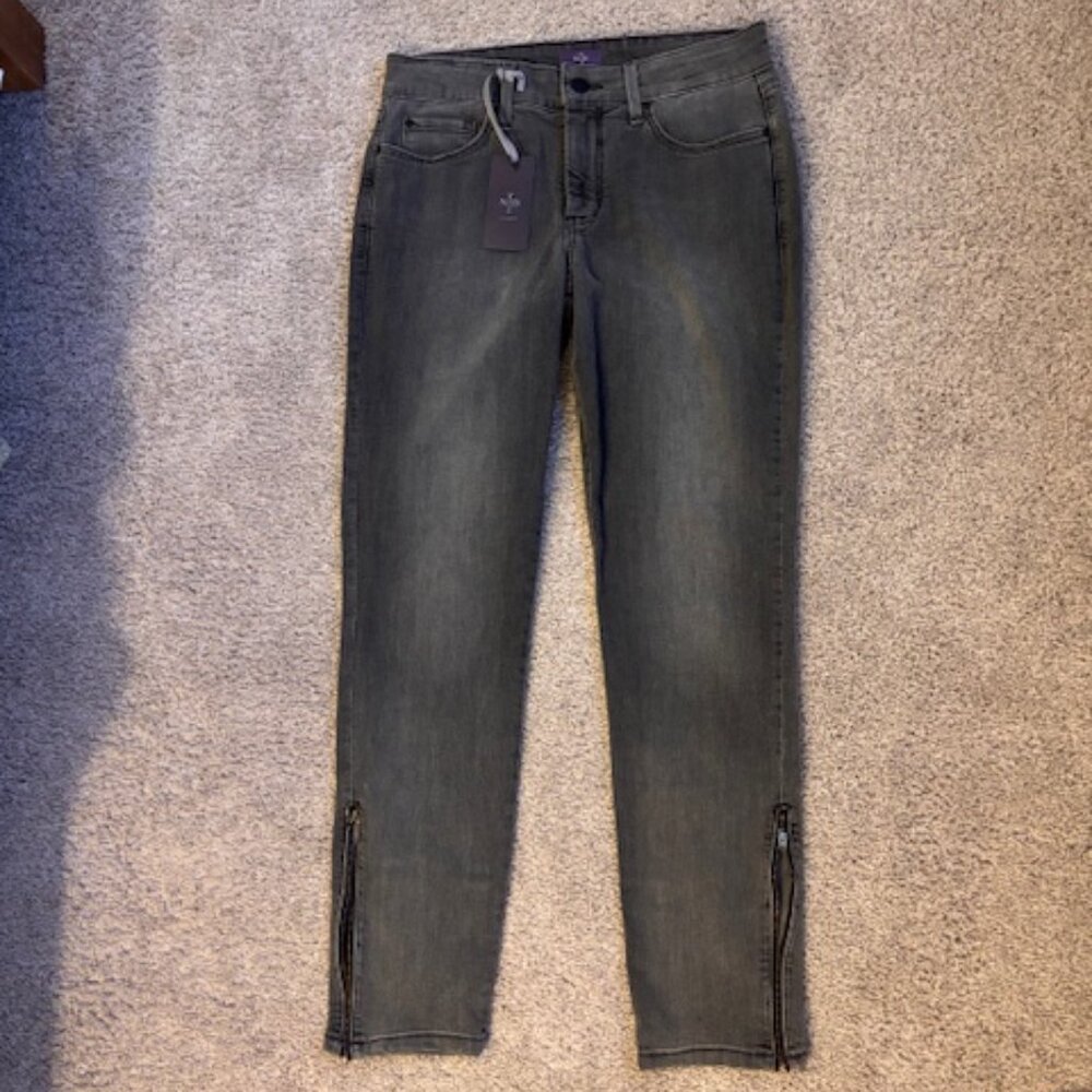 NYDJ Straight Leg Jeans with bottom zipper - NWT size 6